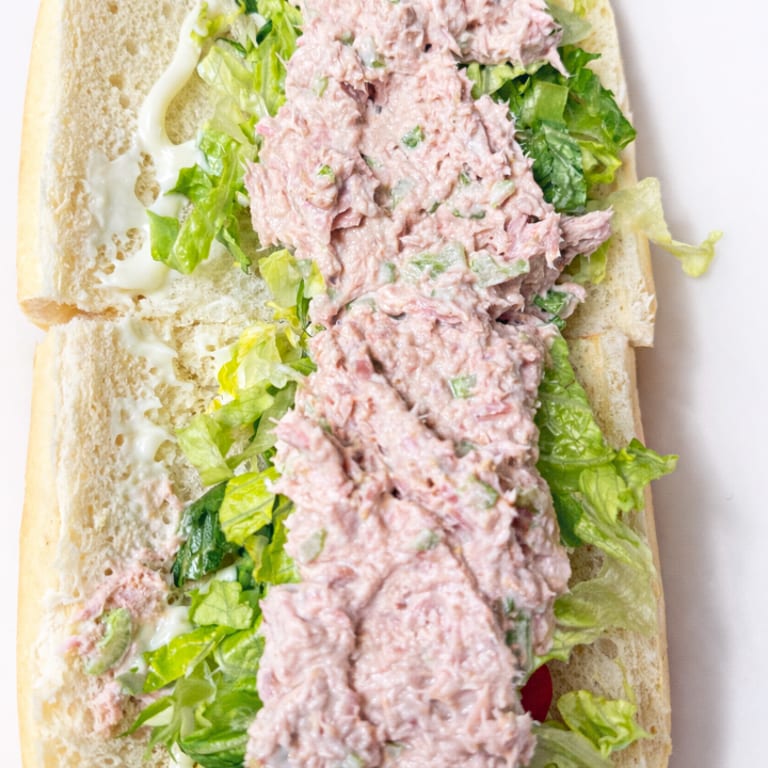 Tasty Tuna Sandwiches: A Diner Delight
